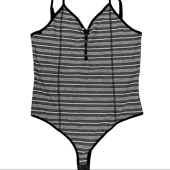 POL size large black, grey, & white striped ribbed vneck bodysuit, snap bottom - Picture 5 of 15